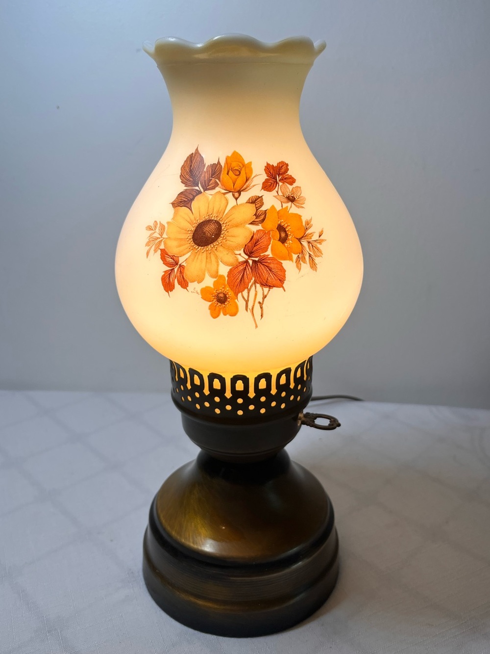 Vintage 1970s Electric Hurricane Table Lamp Floral. Retro. Milk Glass.